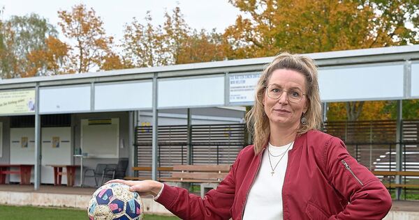 Der Lugaufsportplatz ist gesperrt. Verena Ziegler kämpft nach wie vor dafür, dass die Anlage zu einem Kunstrasenspielfeld umgeba Der Lugaufsportplatz ist gesperrt. Verena Ziegler kämpft nach wie vor dafür, dass die Anlage zu einem Kunstrasenspielfeld umgebaut wird.