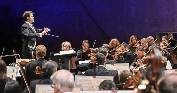 Gut aufgelegt: In der Liederhalle Stuttgart spielt Nicholas Carter, der neue Generalmusikdirektor der Oper und Chefdirigent des Gut aufgelegt: In der Liederhalle Stuttgart spielt Nicholas Carter, der neue Generalmusikdirektor der Oper und Chefdirigent des Staatsorchesters, sein Antrittskonzert.