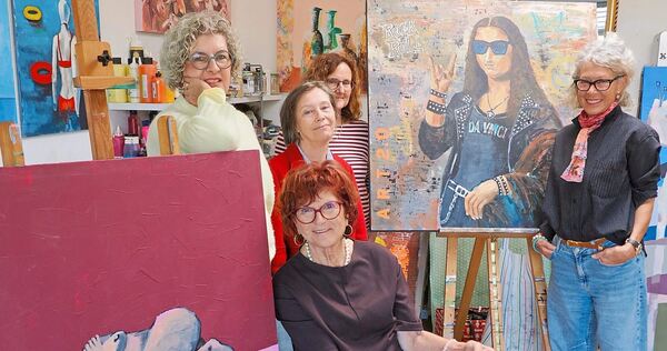 Diesmal ganz schön frech (links): Bettina Schwegler, Margit Korby (vorne), Cosima Haidorfer-Schmieder, Iris Klinke und Gabriele Diesmal ganz schön frech (links): Bettina Schwegler, Margit Korby (vorne), Cosima Haidorfer-Schmieder, Iris Klinke und Gabriele Schlossberger (nicht im Bild: Anita Delle).