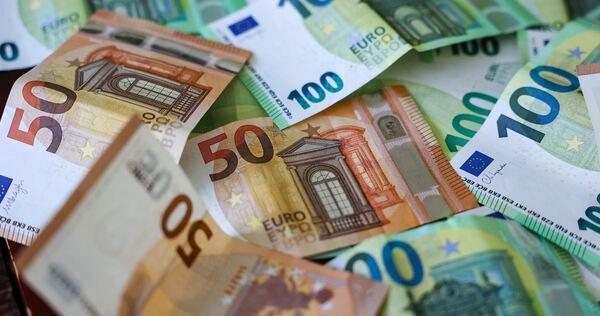 Bargeld Bargeld