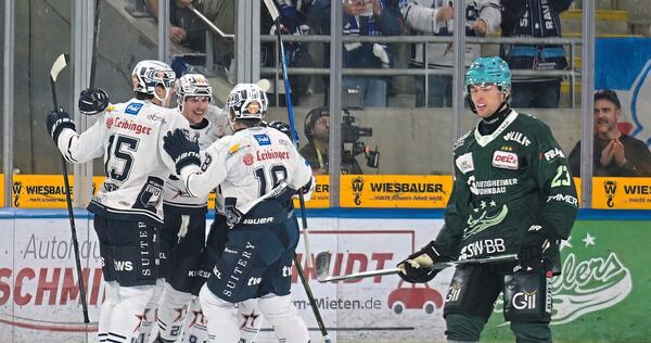 Der Gegner jubelt, Bietigheim hadert: Hier ist Steelers-Verteidiger Matthias Pape (rechts) nach einem Treffer der Ravensburg Tow Screenreader