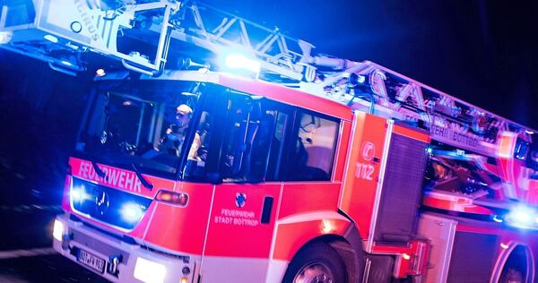 Insgesamt waren 57 Feuerwehrleute beim Löschen des Brands im Einsatz. Insgesamt waren 57 Feuerwehrleute beim Löschen des Brands im Einsatz.